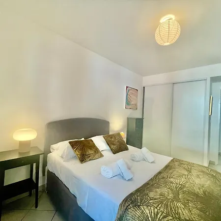 1 Bedroom Near Monaco Train Station Ferienhaus