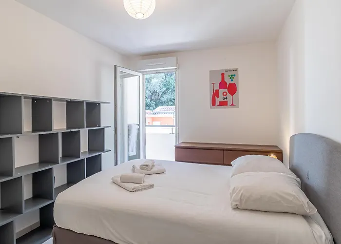 1 Bedroom Near Monaco Train Station Hébergement de vacances