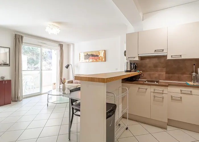 1 Bedroom Near Monaco Train Station Hébergement de vacances Beausoleil