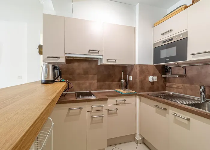 1 Bedroom Near Monaco Train Station *