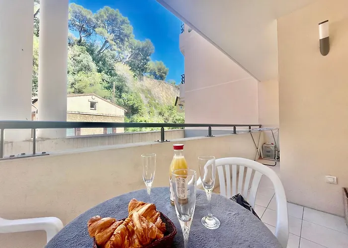 1 Bedroom Near Monaco Train Station *