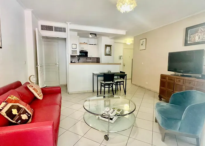 1 Bedroom Near Monaco Train Station Hébergement de vacances *