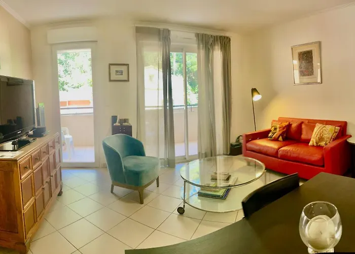Hébergement de vacances 1 Bedroom Near Monaco Train Station *