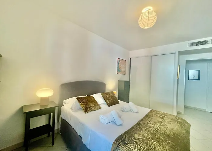 1 Bedroom Near Monaco Train Station Hébergement de vacances